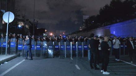 CHP İstanbul İl Başkanlığı önünde protesto... Bakan Tunç: Soruşturma başlatıldı CHP İstanbul İl Başkanlığı önünde protesto... Bakan Tunç: Soruşturma başlatıldı