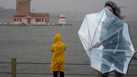 Kuvvetli yağış devam ediyor Meteorolojiden gök gürültülü sağanak uyarısı: 16 ile sağanak geliyor Kuvvetli yağış devam ediyor Meteorolojiden gök gürültülü sağanak uyarısı: 16 ile sağanak geliyor