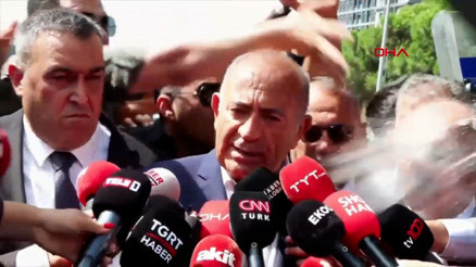 CHP İstanbul İl Binası önünde gerginlik... Gürsel Tekin’e saldırı girişimi CHP İstanbul İl Binası önünde gerginlik... Gürsel Tekin’e saldırı girişimi