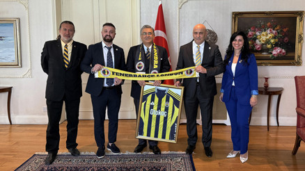 Londra Fenerbahçeliler Derneği’nden Londra Başkonsolosu Hasan Ulusoy’a ziyaret