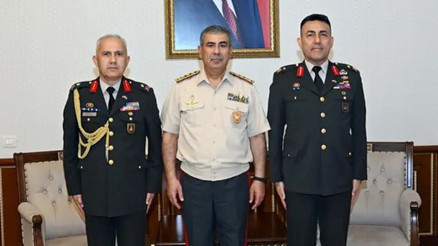 Azerbaycan Savunma Bakanı Korgeneral Zakir Hasanov, Türkiye’nin yeni atanan Askeri Ataşesi Tuğgeneral Ersin Dinçer’i kabul etti Azerbaycan Savunma Bakanı Korgeneral Zakir Hasanov, Türkiye’nin yeni atanan Askeri Ataşesi Tuğgeneral Ersin Dinçer’i kabul etti