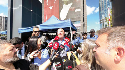 İl binasında vekiller ve polisler vardı