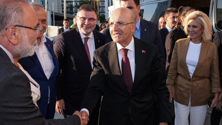 Hazine ve Maliye Bakanı Mehmet Şimşek İzmirde ziyaretlerde bulundu