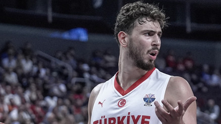 Yunanistandaki tartışma: Alperen Şengünü nasıl ve kiminle tutacağız