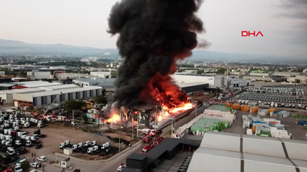 Kocaelide lojistik deposunda yangın