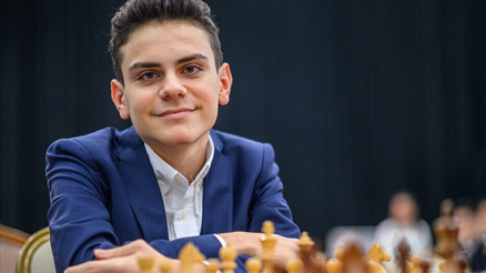 Ediz Gürel Dünya satranç şampiyonu Dommaraju Gukeshi yendi Ediz Gürel kimdir, kaç yaşında, nereli