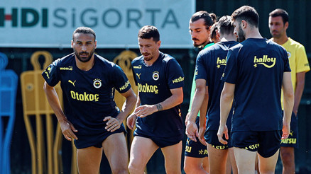 Fenerbahçede transferin son günü ayrılık 2 kulüp devrede