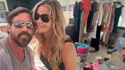 Ünlü çiftin milyonluk evinin haline bakın Elbiseler güve yuvası, yerler pislik içinde... Bir de karısından nafaka istiyor Ünlü çiftin milyonluk evinin haline bakın Elbiseler güve yuvası, yerler pislik içinde... Bir de karısından nafaka istiyor