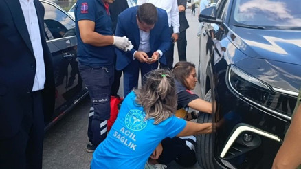 Bakan konvoyuna sürpriz, araçtan böyle çıkarıldı