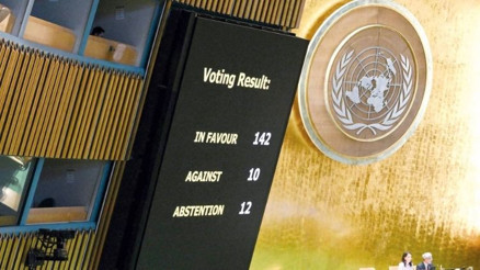 İsrail’e BM’de tokat gibi karar: 142 ‘Evet’, 10 ‘Hayır’, 12 ‘Çekimser’ İsrail’e BM’de tokat gibi karar: 142 ‘Evet’, 10 ‘Hayır’, 12 ‘Çekimser’