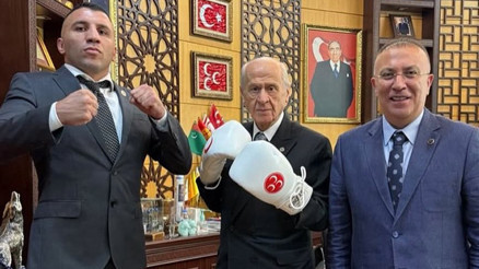 MHP lideri Bahçeli, boksör Avni Yıldırımı kabul etti