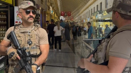 Bursa’nın tarihi çarşısında özel harekat polisleri devriye gezmeye başladı
