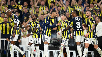 Fenerbahçe adeta 4-2-2-2 oynadı