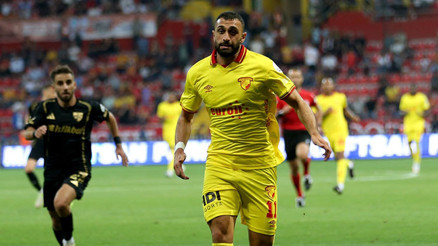 Göztepe ligin yenilgisiz 3 takımı arasında