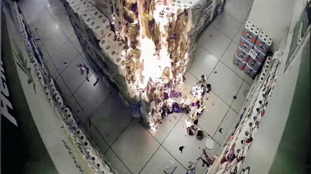 Daha 10 yaşında... Markette faciaya yol açıyordu Daha 10 yaşında... Markette faciaya yol açıyordu