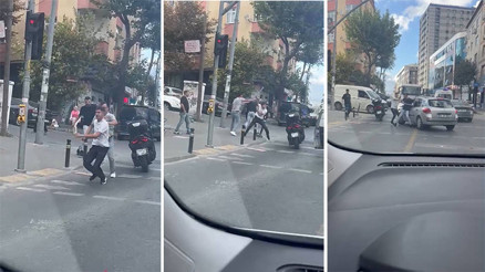 Gaziosmanpaşada trafikte yol verme kavgası: Sopayla saldıranları biber gazıyla kovaladı Gaziosmanpaşada trafikte yol verme kavgası: Sopayla saldıranları biber gazıyla kovaladı