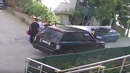 Hız uyarısında bulunan babaya tokat atmıştı... Adalet Bakanı Tunç duyurdu: Sürücüye tutuklama kardeşine ev hapsi Hız uyarısında bulunan babaya tokat atmıştı... Adalet Bakanı Tunç duyurdu: Sürücüye tutuklama kardeşine ev hapsi