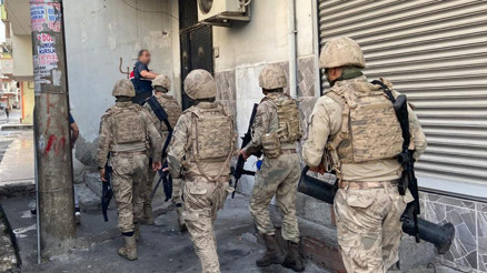 İstanbul ve Mersinde terör operasyonu: 8 gözaltı