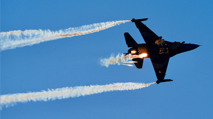 İstanbulda neden F-16 savaş uçakları uçuyor İstanbulda jet ve savaş uçağı sesleri yankılandı İstanbulda neden F-16 savaş uçakları uçuyor İstanbulda jet ve savaş uçağı sesleri yankılandı