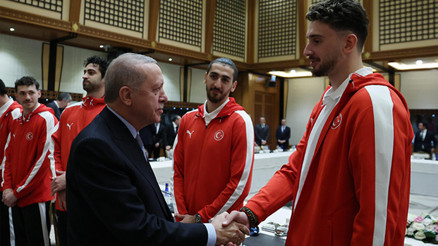 Cumhurbaşkanı Erdoğan, A Milli Basketbol Takımını kabul etti