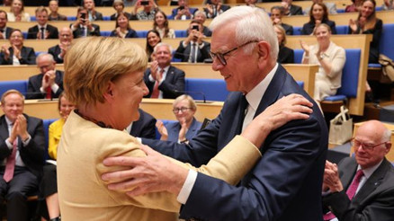 Merkel’den barış sinyali