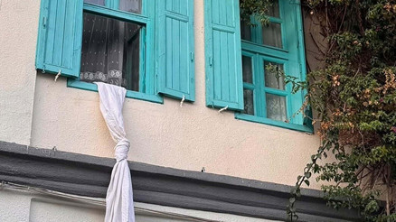 Facianın sembol görüntüsü olmuştu |Acılı iş insanı, kaldığı otelin penceresinden çarşaf sarkıttı