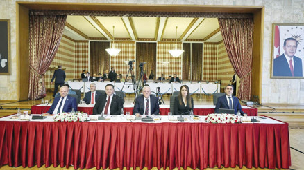 Komisyonda sıcak gün