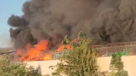 Adanada zincir marketin deposundan yangın