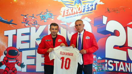 TFF Başkanı Hacıosmanoğlu, TEKNOFESTi ziyaret etti