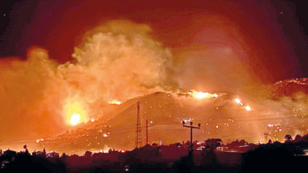 Antalya ve Muğla’da alevler evlere dayandı Antalya ve Muğla’da alevler evlere dayandı