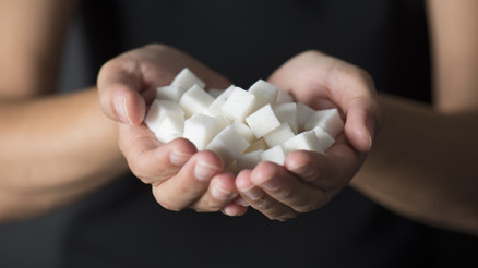 Şeker deyip geçmeyin, tüketirken tükenmeyin Damarları tahrip ediyor, kalp krizi ve ölümlere neden oluyor Şeker deyip geçmeyin, tüketirken tükenmeyin Damarları tahrip ediyor, kalp krizi ve ölümlere neden oluyor