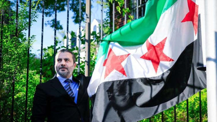 Suriye bayrağı ABDde göndere çekildi