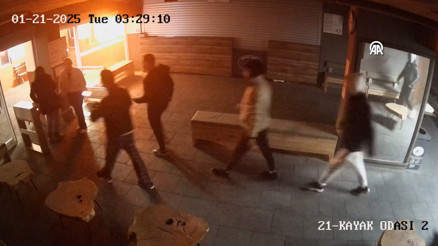 Kartalkayada Grand Kartal Oteldeki yangın anında otelin içinden ve dışından güvenlik kamerası görüntüleri Kartalkayada Grand Kartal Oteldeki yangın anında otelin içinden ve dışından güvenlik kamerası görüntüleri