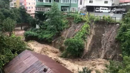Trabzonda şiddetli yağış: Bazı ilçelerinde heyelanlar meydana geldi
