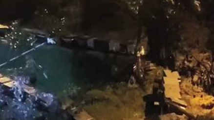 Artvinin Borçka ilçesinde arı kovanları gece sel suları ve heyelana kapıldı