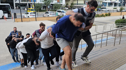 Vicdansızlar bu sefer şehit ailesini hedef aldı İstanbul ve Antalyada yakalanıp Edirneye getirildiler