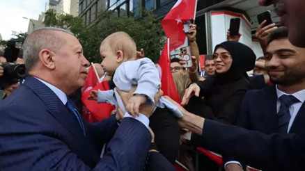 Cumhurbaşkanı Erdoğana Türkevinde Mahir bebek sürprizi