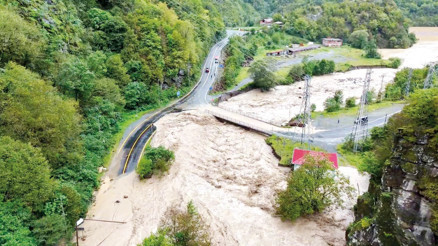 Sel gitti izi kaldı