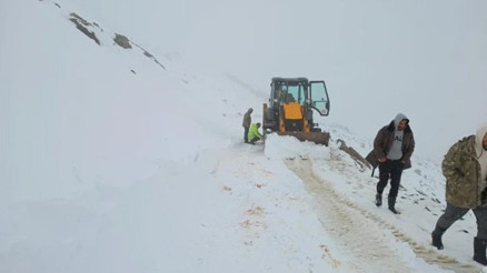 Eylülde kara kışı yaşadılar... Kar kalınlığı 30 santime ulaştı