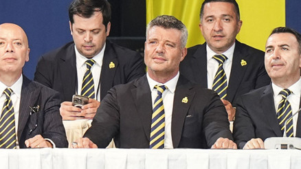 Fenerbahçenin yeni başkanı Sadettin Saran dünya basınında manşet oldu Dönüşüme liderlik yapacak Fenerbahçenin yeni başkanı Sadettin Saran dünya basınında manşet oldu Dönüşüme liderlik yapacak
