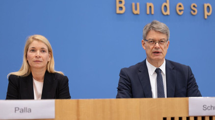 DB’ye ilk kadın lider