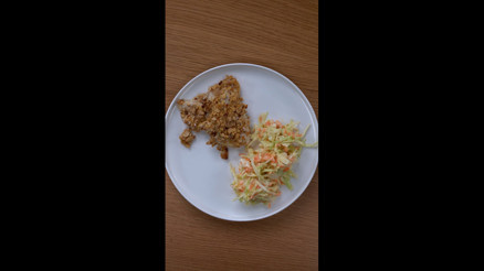 Corn flakesli tavuk ve coleslaw salata
