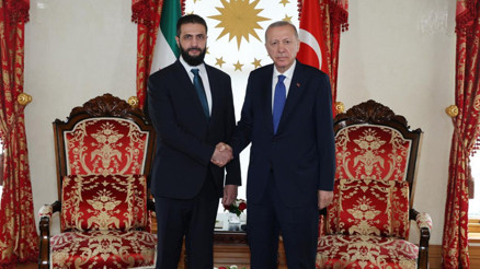 Son dakika haberi... Cumhurbaşkanı Erdoğandan diplomasi trafiği: Şara ve Macronla görüştü