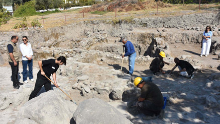 5 bin yıllık... Smyrna Höyüğünde bulundu 5 bin yıllık... Smyrna Höyüğünde bulundu