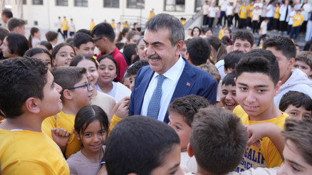 Bakan Tekin’den sürpriz okul ziyareti