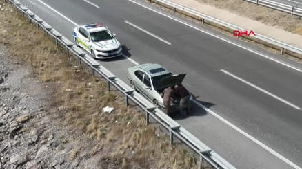 Polisi görünce arıza yaptığı gerekçesiyle aracını emniyet şeridine çekti, ehliyetsiz çıktı