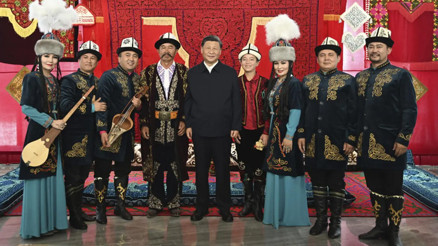 Çin lideri Şi tarihe geçti: Sincan Uygur Özerk Bölgesinin kuruluş yıl dönümü kutlamasına katıldı