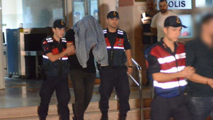 Aydında rüşvet aldığı iddia edilen polis memuru gözaltına alındı Aydında rüşvet aldığı iddia edilen polis memuru gözaltına alındı