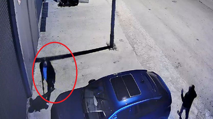 Tüfekli saldırı kamerada: 2 şüpheli ateş açıp kaçtı