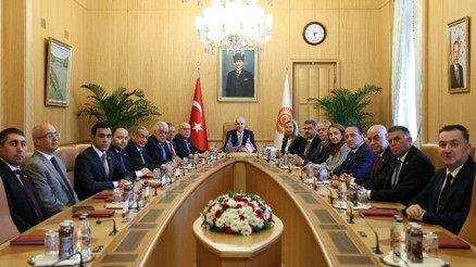 Kurtulmuş, dostluk gruplarını kabul etti